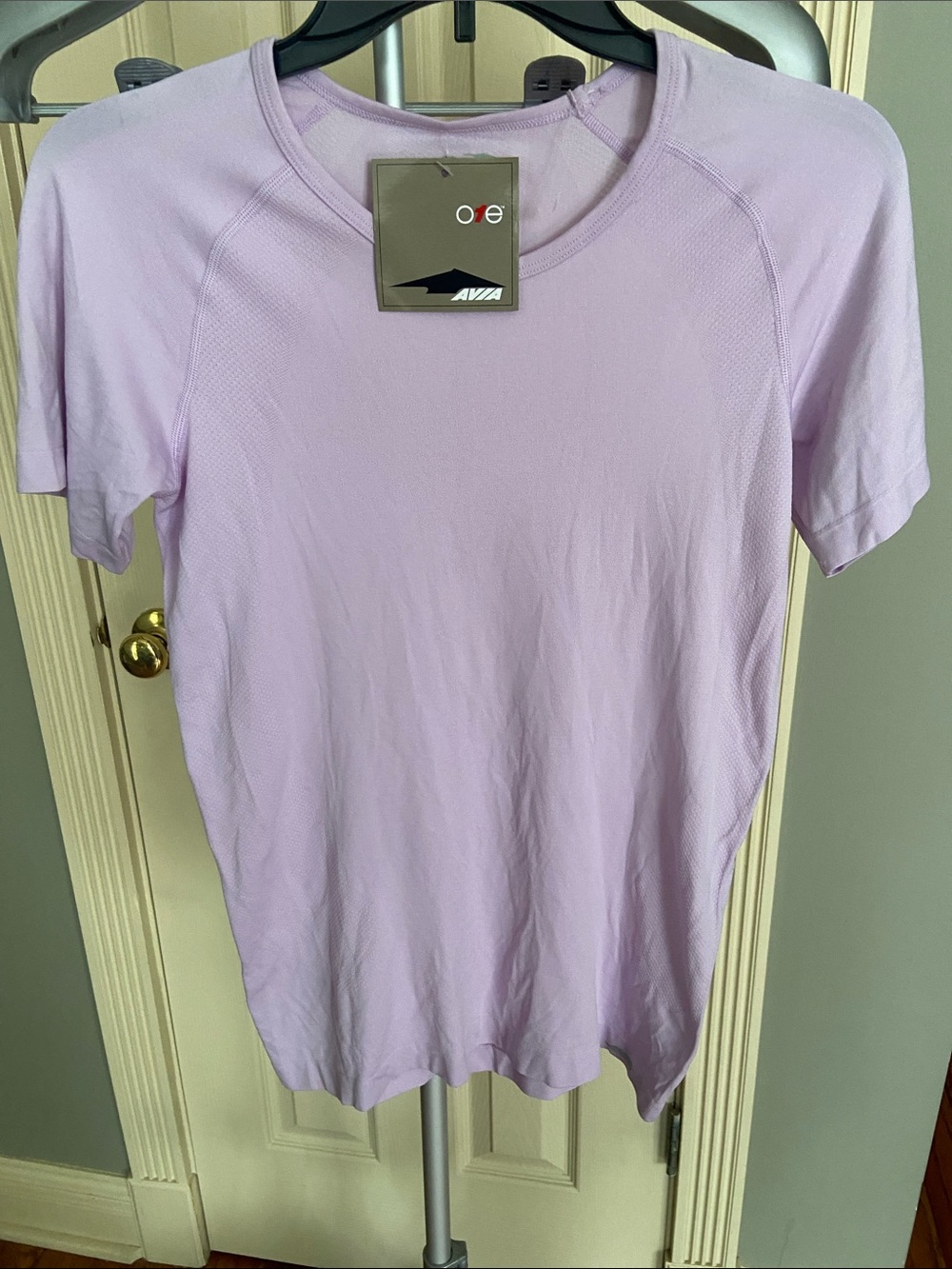 Avia Lavender Short Sleeve Crew Neck Performance Tee Size Medium